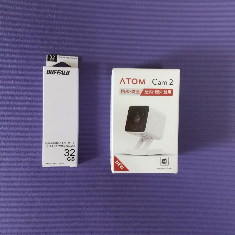 ATOM Cam2とmicroSDカードのパッケージ