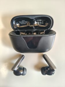 ワイヤレスイヤホン